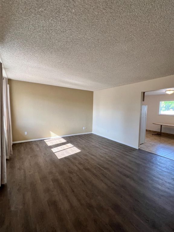 Image 2 of property listing at 4313 N Emerson Avenue # 202, Fresno, CA 93705