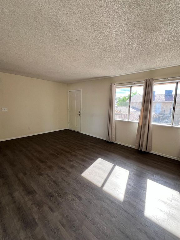 Image 3 of property listing at 4313 N Emerson Avenue # 202, Fresno, CA 93705