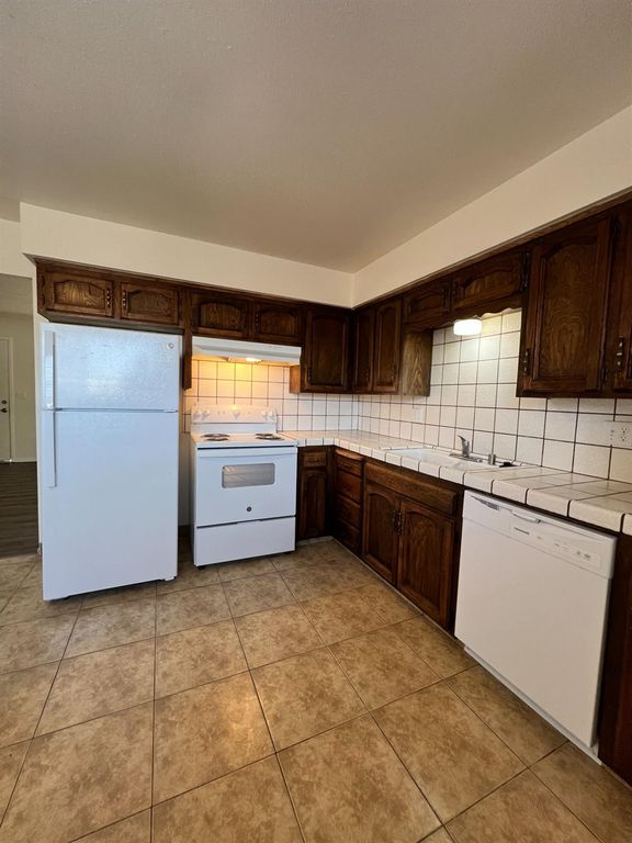 Image 4 of property listing at 4313 N Emerson Avenue # 202, Fresno, CA 93705