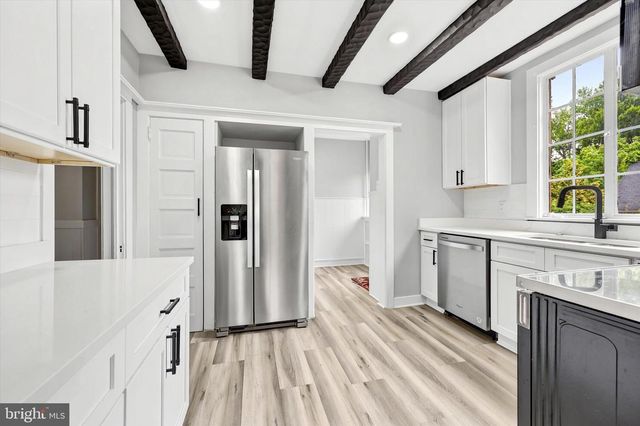 30 BARTRAM AVE, Mount Holly, NJ 08060