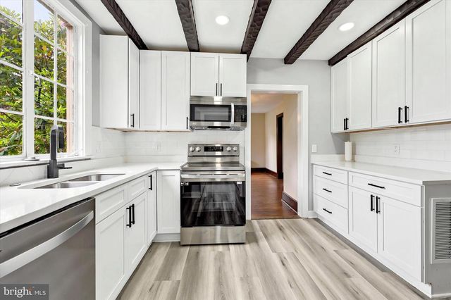 30 BARTRAM AVE, Mount Holly, NJ 08060
