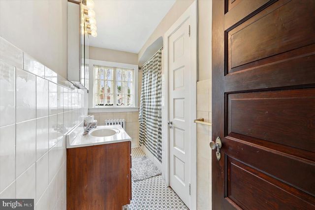 30 BARTRAM AVE, Mount Holly, NJ 08060