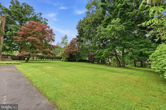 30 BARTRAM AVE, Mount Holly, NJ 08060