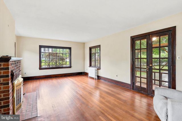 30 BARTRAM AVE, Mount Holly, NJ 08060