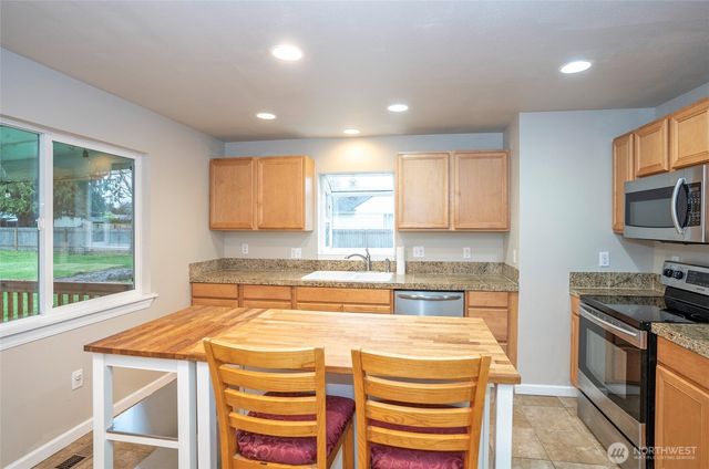 407 18th Street SW, Puyallup, WA 98371