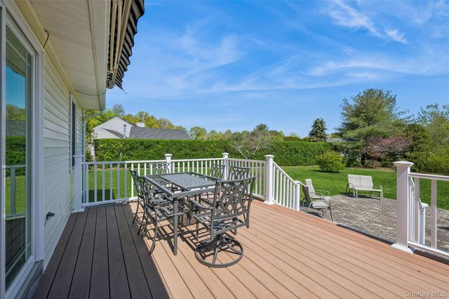 82 Jakes Lane, Baiting Hollow, NY 11933