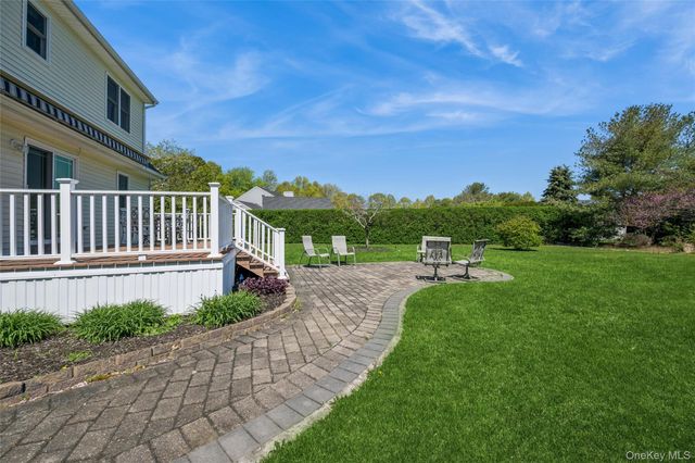 82 Jakes Lane, Baiting Hollow, NY 11933