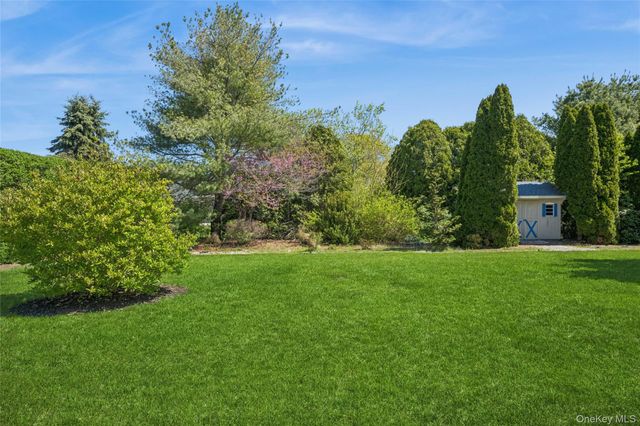 82 Jakes Lane, Baiting Hollow, NY 11933