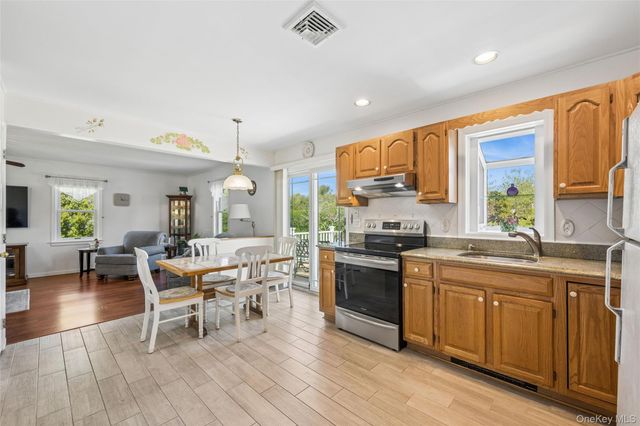 82 Jakes Lane, Baiting Hollow, NY 11933