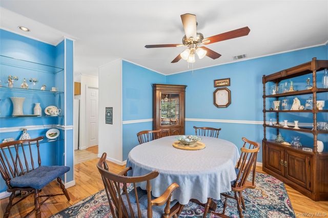 82 Jakes Lane, Baiting Hollow, NY 11933