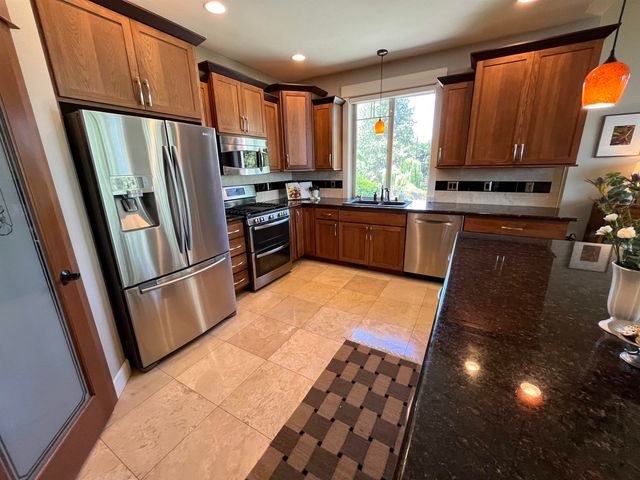 10532 EDNA Ln, Spokane, WA 99218