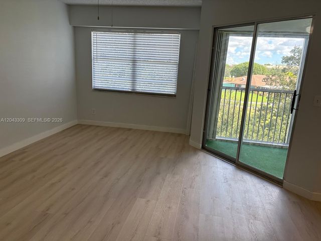 1001 SW 128th Ter 404B, Pembroke Pines, FL 33027
