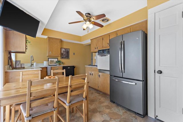 2517 Armour AVENUE, Saint Francis, WI 53235