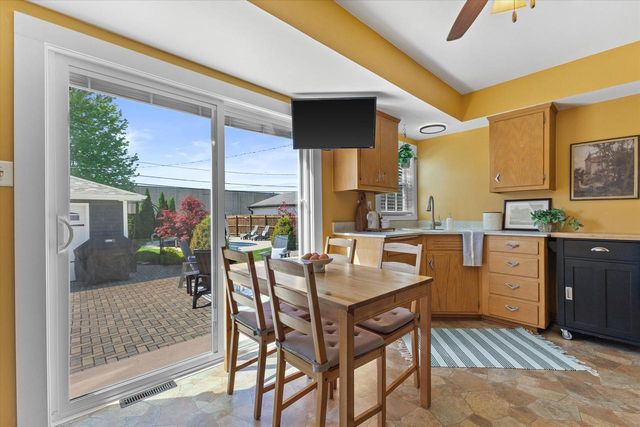 2517 Armour AVENUE, Saint Francis, WI 53235