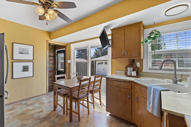 2517 Armour AVENUE, Saint Francis, WI 53235