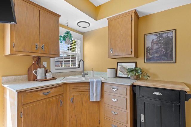 2517 Armour AVENUE, Saint Francis, WI 53235