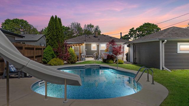 2517 Armour AVENUE, Saint Francis, WI 53235