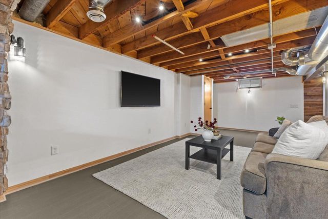 2517 Armour AVENUE, Saint Francis, WI 53235
