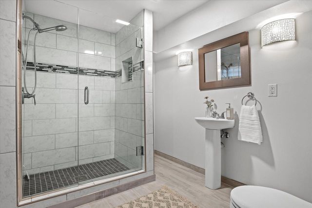 2517 Armour AVENUE, Saint Francis, WI 53235