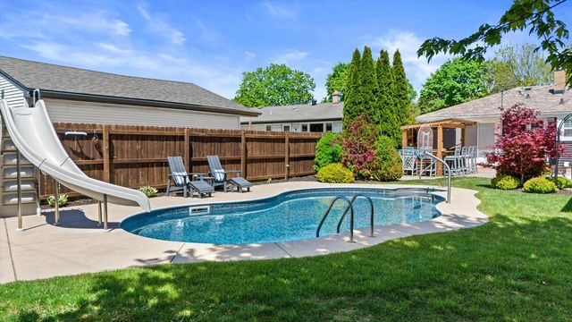 2517 Armour AVENUE, Saint Francis, WI 53235