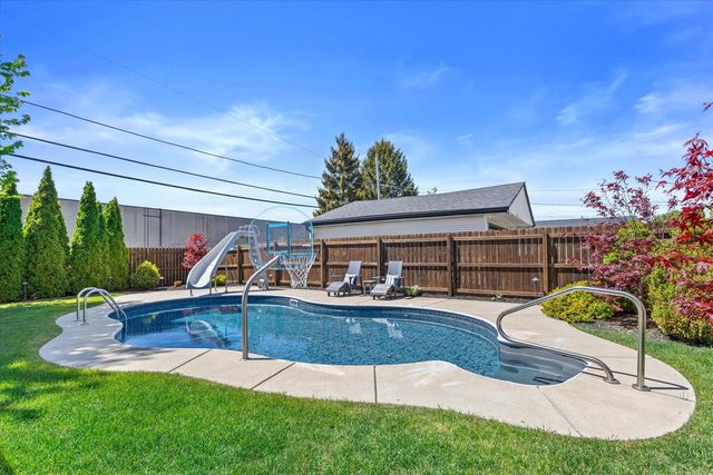 2517 Armour AVENUE, Saint Francis, WI 53235