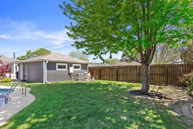 2517 Armour AVENUE, Saint Francis, WI 53235