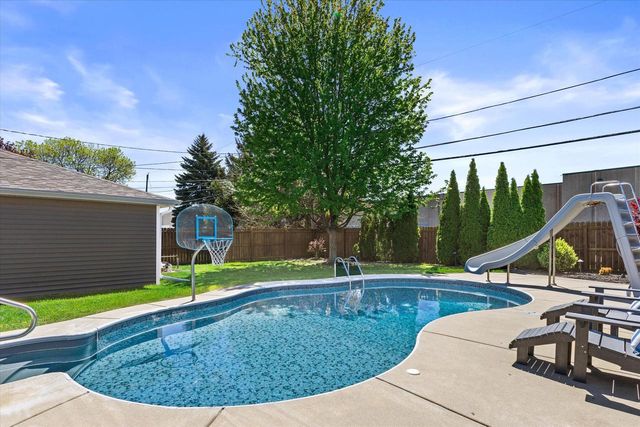 2517 Armour AVENUE, Saint Francis, WI 53235