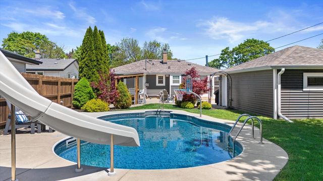 2517 Armour AVENUE, Saint Francis, WI 53235