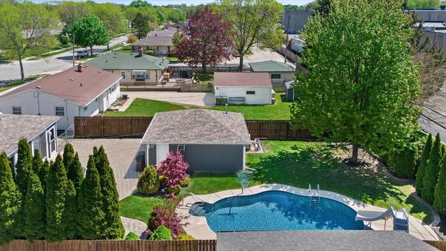 2517 Armour AVENUE, Saint Francis, WI 53235