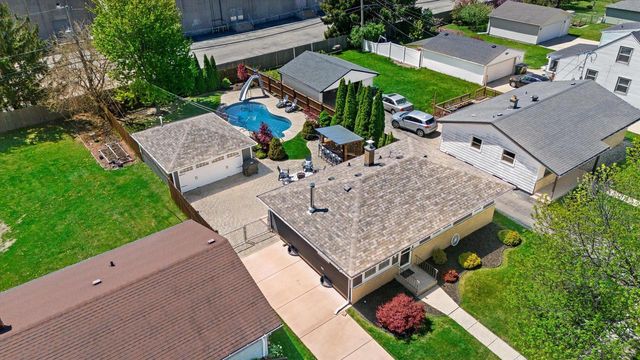 2517 Armour AVENUE, Saint Francis, WI 53235