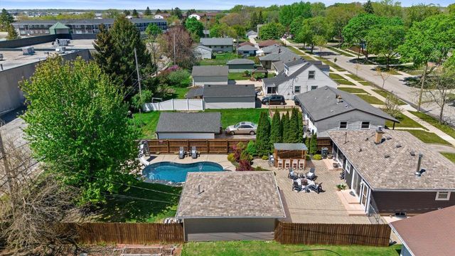 2517 Armour AVENUE, Saint Francis, WI 53235