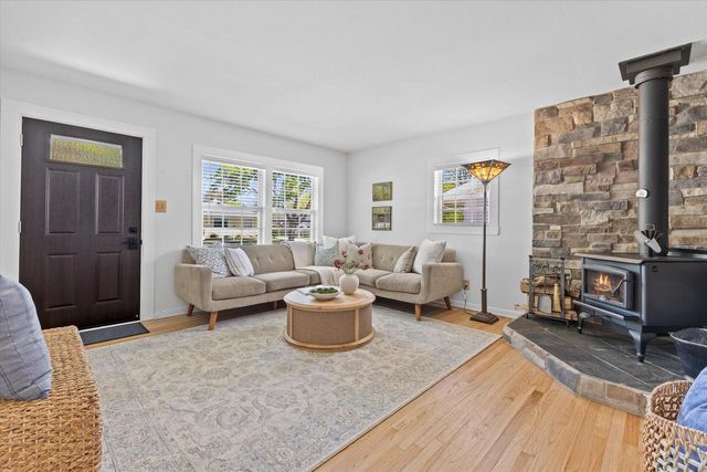 2517 Armour AVENUE, Saint Francis, WI 53235