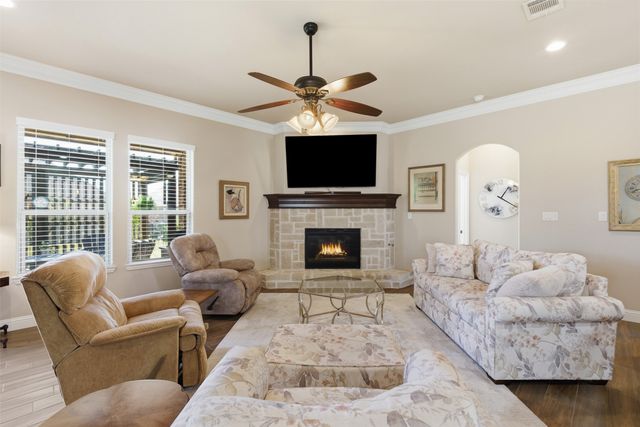 2038 Clive Drive, Granbury, TX 76048