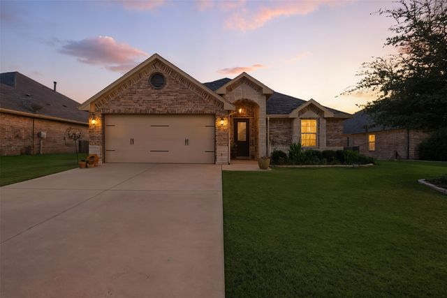 2038 Clive Drive, Granbury, TX 76048