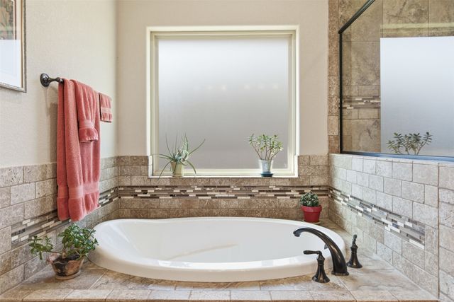 2038 Clive Drive, Granbury, TX 76048