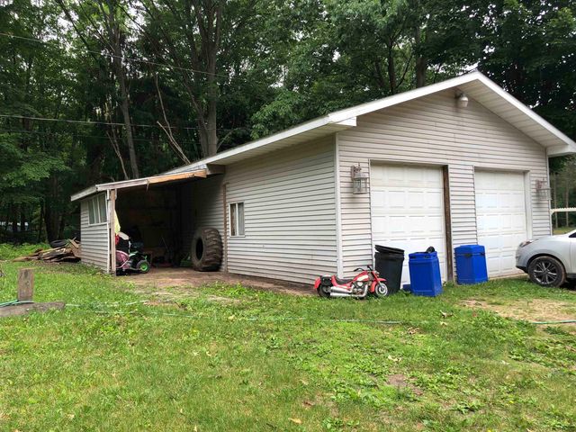6090 Silver Lake Drive, Lake, MI 48632