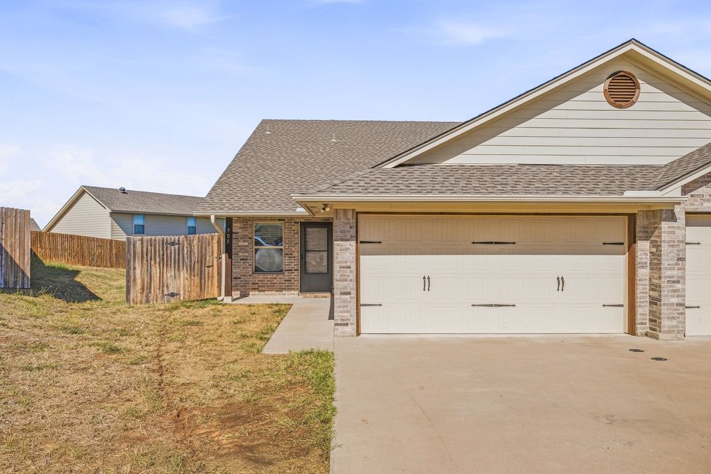 907 Dart Court, Granbury, TX 76049 — photo 2