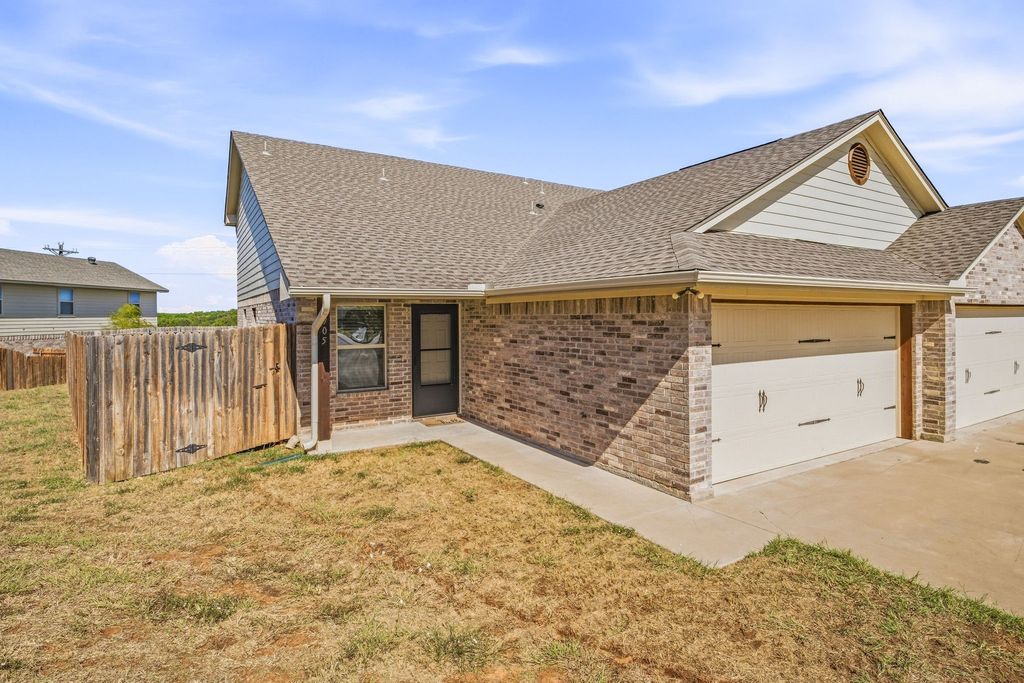 907 Dart Court, Granbury, TX 76049 — photo 3