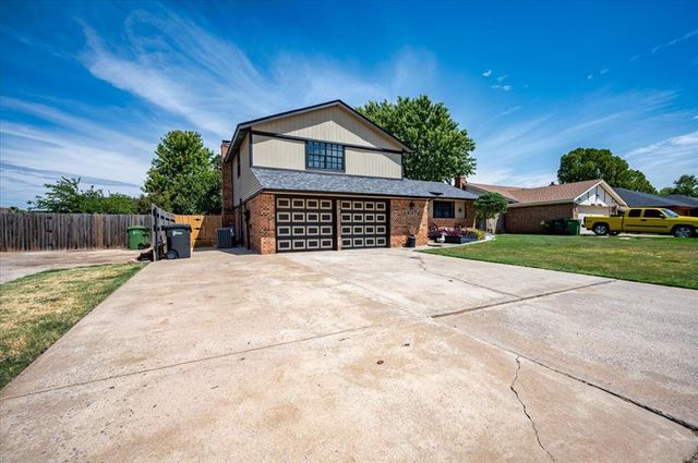 1017 Linn Lane, Yukon, OK 73099