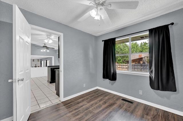 1017 Linn Lane, Yukon, OK 73099
