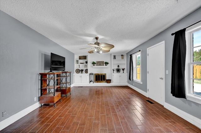 1017 Linn Lane, Yukon, OK 73099
