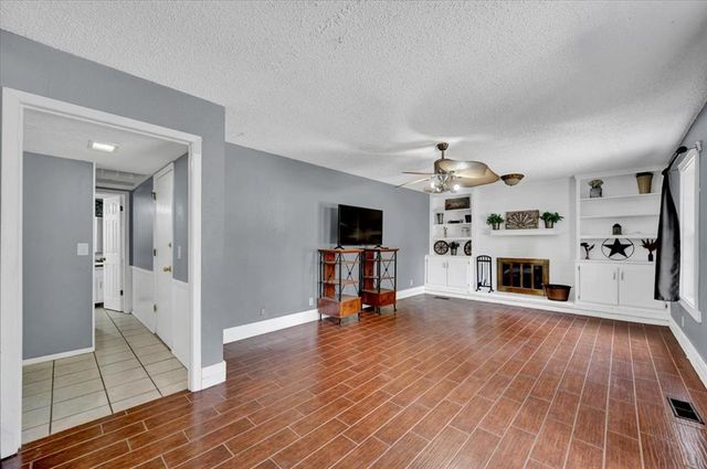 1017 Linn Lane, Yukon, OK 73099
