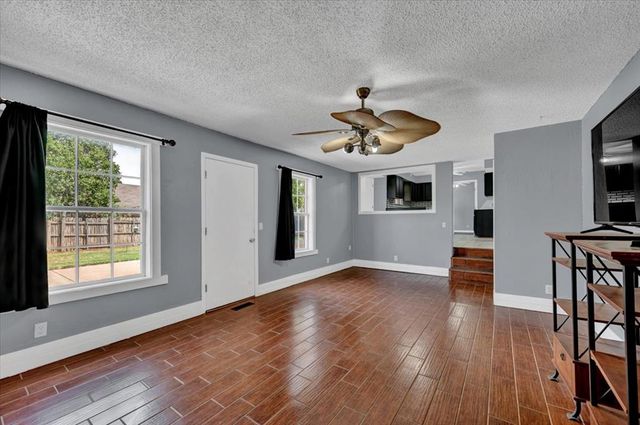 1017 Linn Lane, Yukon, OK 73099