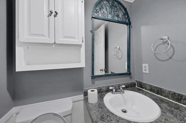 1017 Linn Lane, Yukon, OK 73099