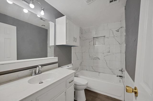 1017 Linn Lane, Yukon, OK 73099