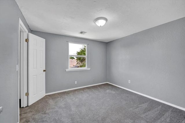 1017 Linn Lane, Yukon, OK 73099