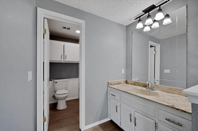 1017 Linn Lane, Yukon, OK 73099
