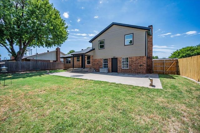 1017 Linn Lane, Yukon, OK 73099