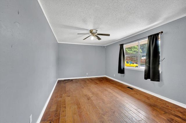 1017 Linn Lane, Yukon, OK 73099