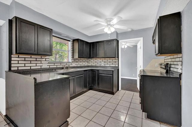 1017 Linn Lane, Yukon, OK 73099